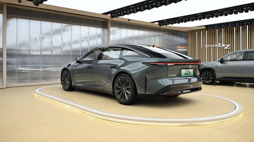 Toyota bZ7: Πρεμιέρα για την ηλεκτρική ναυαρχίδα των Ιαπώνων